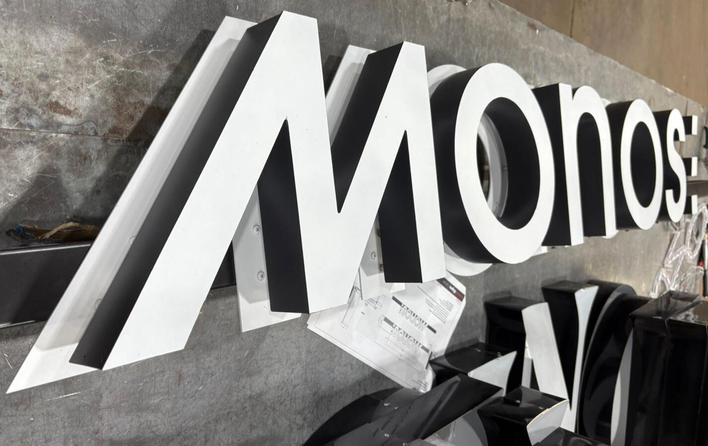 Monos Chicago assembling test